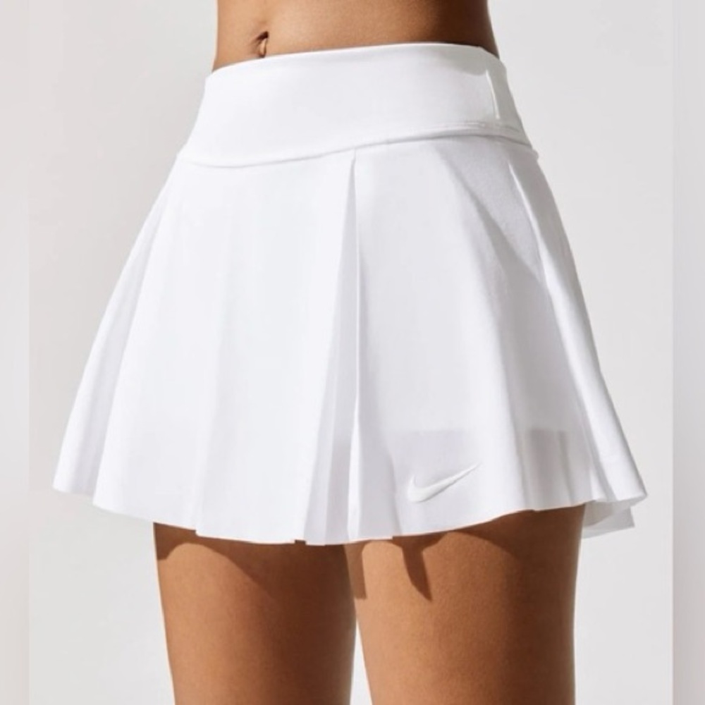 Nike Dri-FIT White Athletic Size S Women's Tennis & Golf Club Short Skirt White